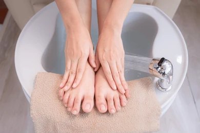 MANICURE & PEDICURE